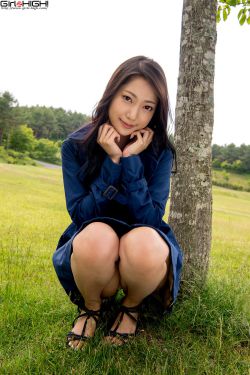 老和尚给小姑娘种