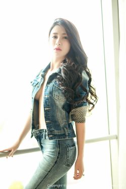 夜晚加3班凌乱的办公室文案